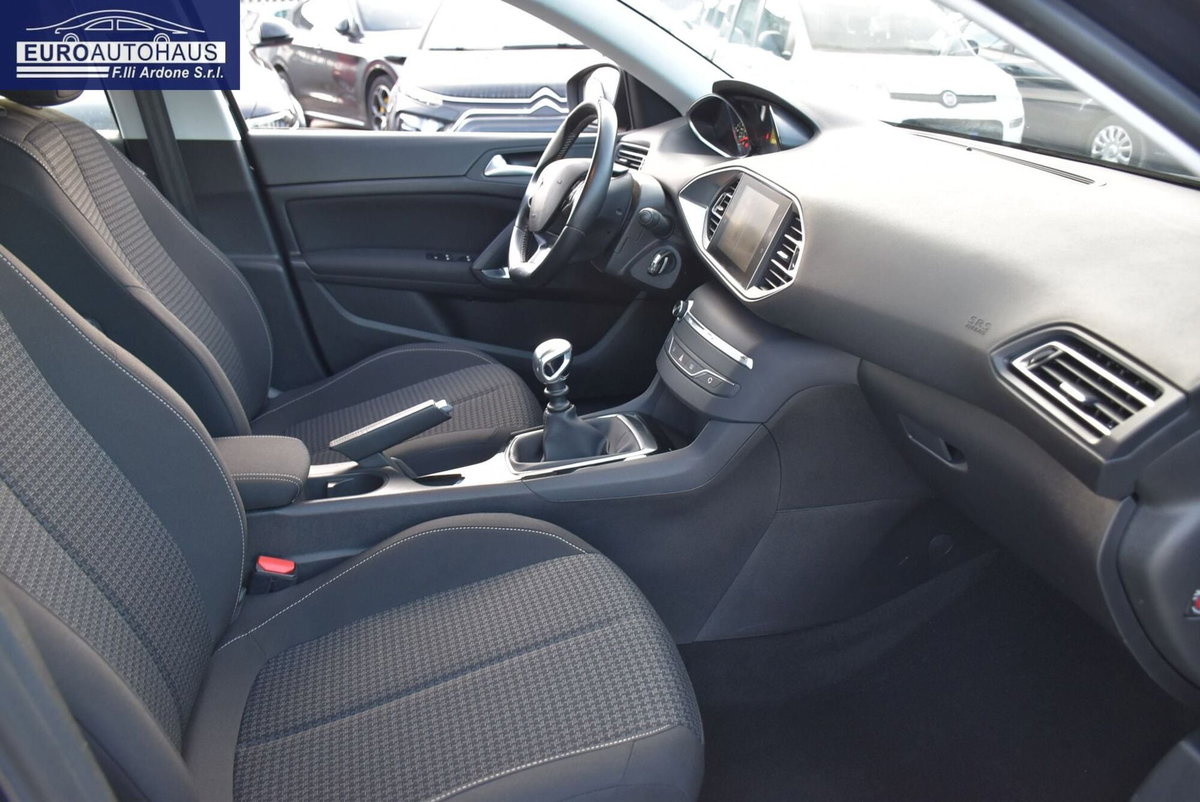 Peugeot 308 BlueHDi 130 S&S Business (17)