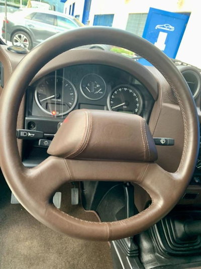 Land Rover Defender 90 2.4 TD4 Station Wagon SE (9)