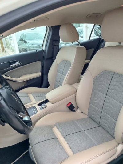 Mercedes-Benz GLA SUV 180 d Premium (10)