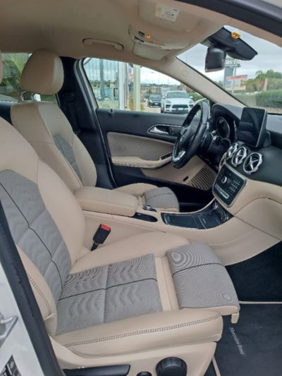 Mercedes-Benz GLA SUV 180 d Premium (14)