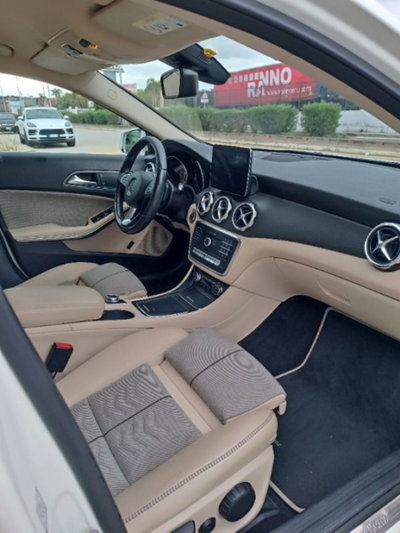 Mercedes-Benz GLA SUV 180 d Premium (15)