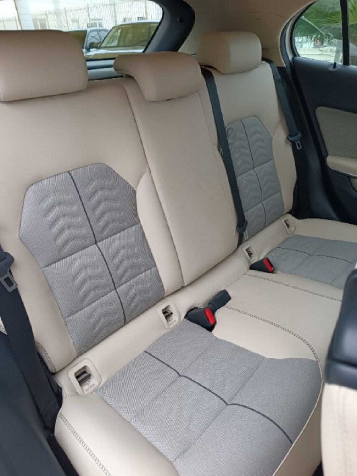Mercedes-Benz GLA SUV 180 d Premium (16)