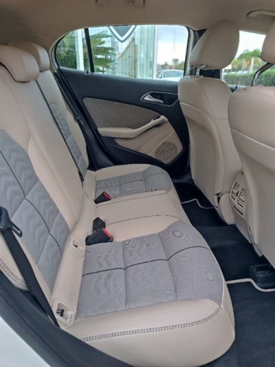 Mercedes-Benz GLA SUV 180 d Premium (17)