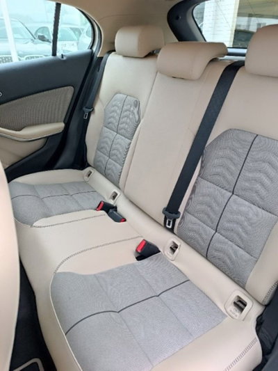 Mercedes-Benz GLA SUV 180 d Premium (19)