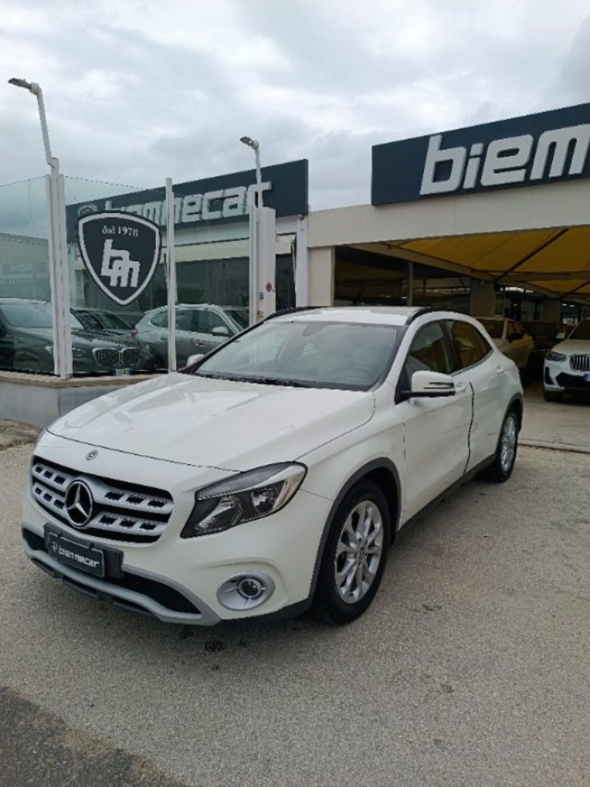 Mercedes-Benz GLA SUV 180 d Premium (2)