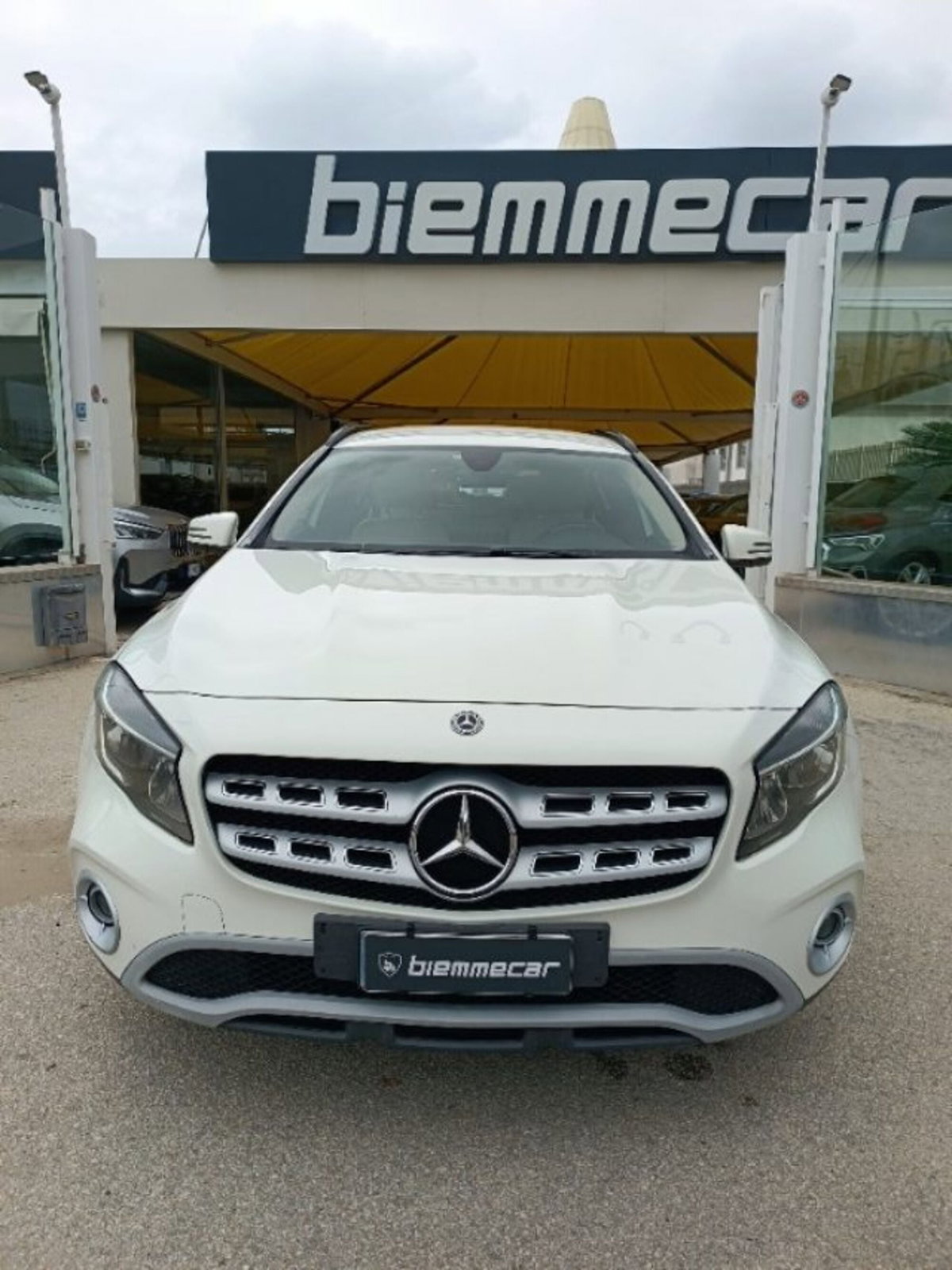 Mercedes-Benz GLA SUV 180 d Premium (3)