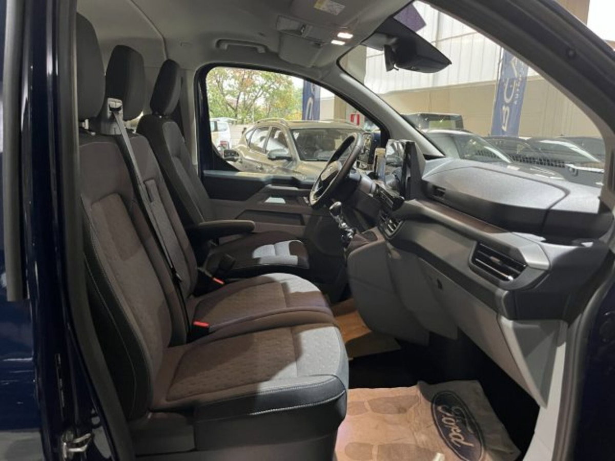Ford Tourneo Custom 320 2.0 EcoBlue 150CV PL Titanium (14)