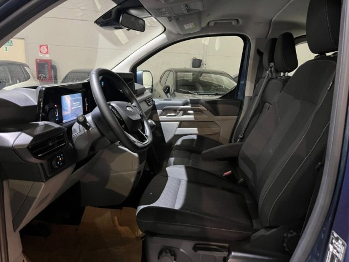 Ford Tourneo Custom 320 2.0 EcoBlue 150CV PL Titanium (9)