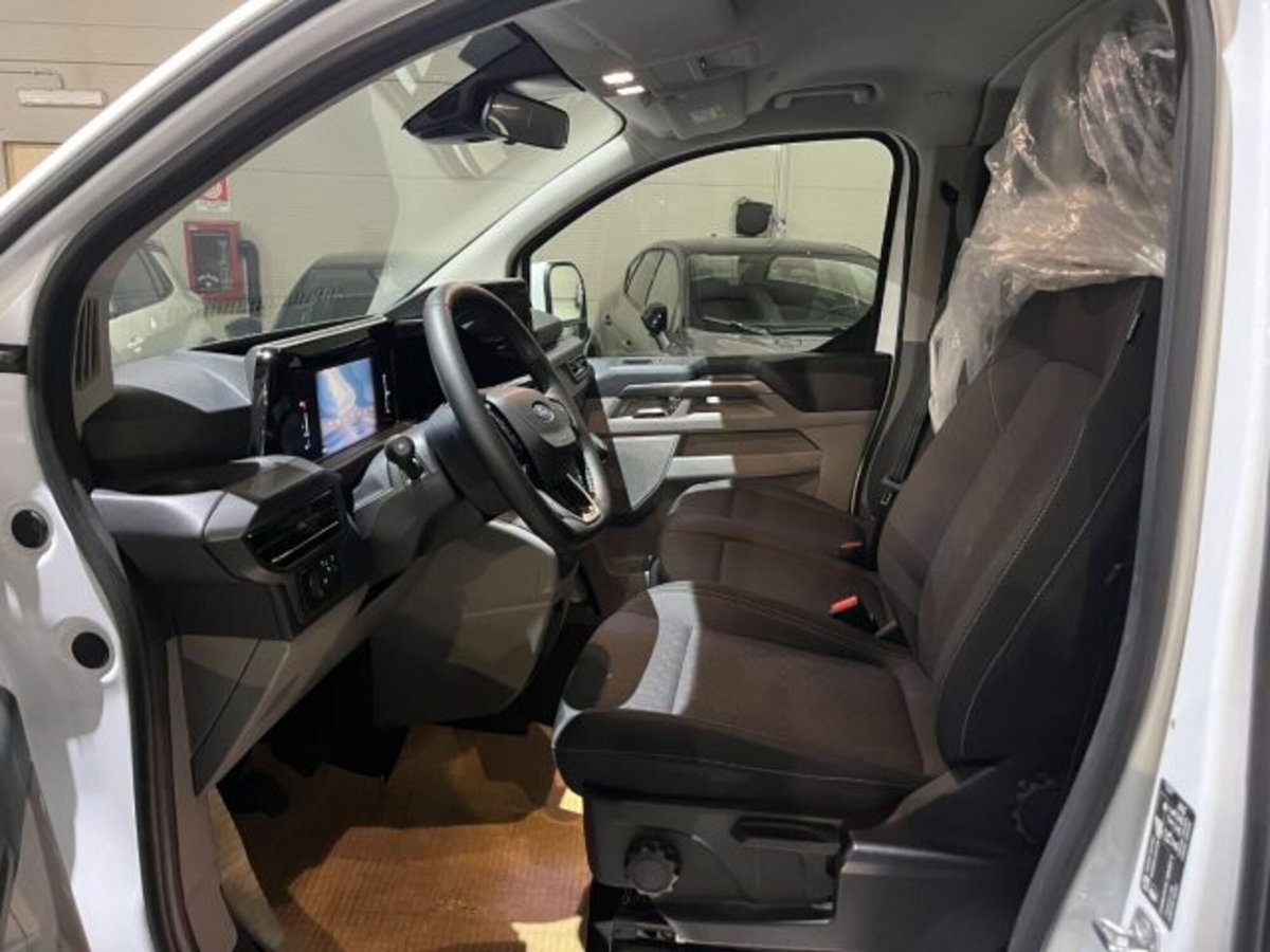 Ford Tourneo Custom 320 2.0 EcoBlue 150CV PL Titanium (10)