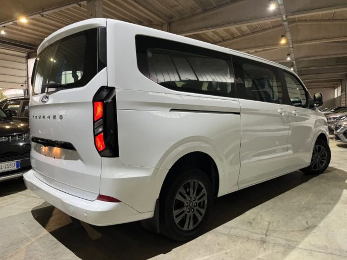 Ford Tourneo Custom 320 2.0 EcoBlue 150CV PL Titanium (4)
