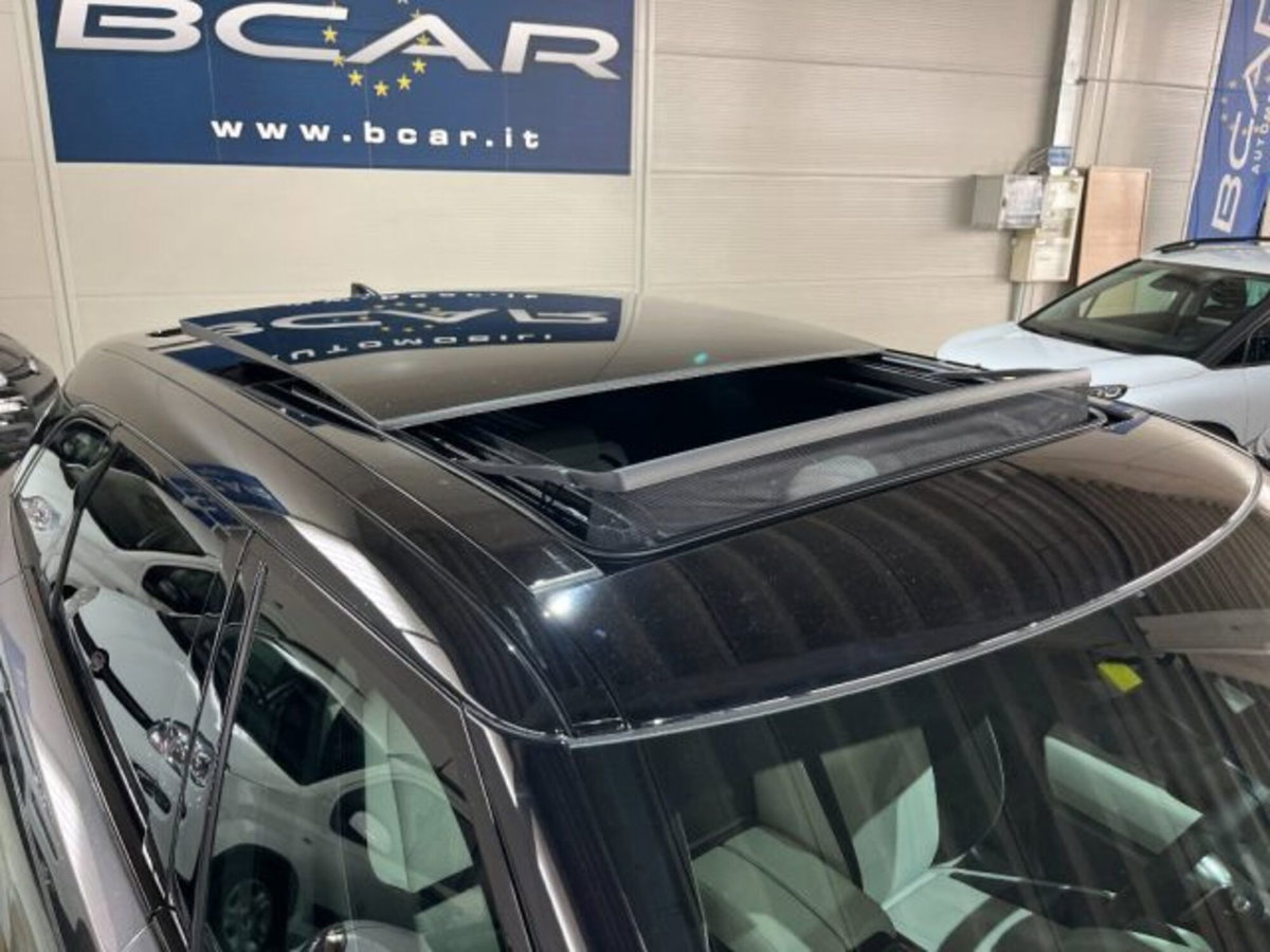 Land Rover Range Rover Velar 2.0D I4 240 CV R-Dynamic (3)