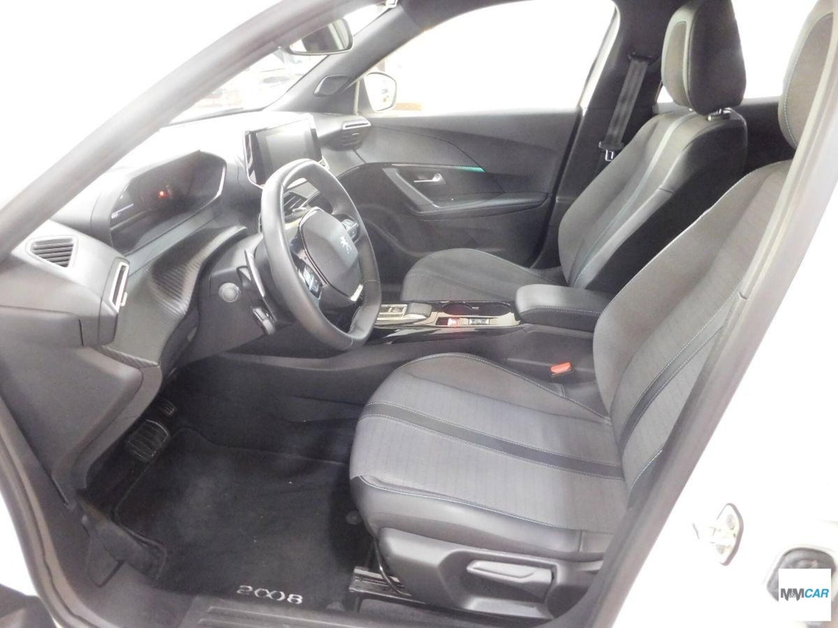 Peugeot 2008 BlueHDi 130 S&S EAT8 Allure Pack (10)
