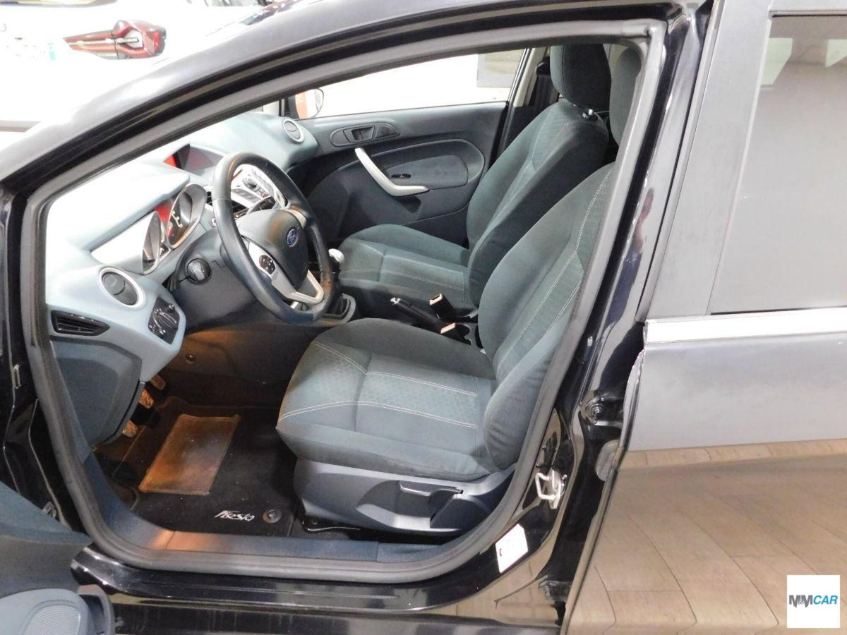 Ford Fiesta 1.6 TDCi 95 CV 5p. Titanium (8)