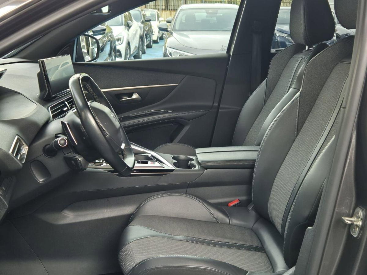 Peugeot 5008 BlueHDi 130 S&S Allure Pack (13)
