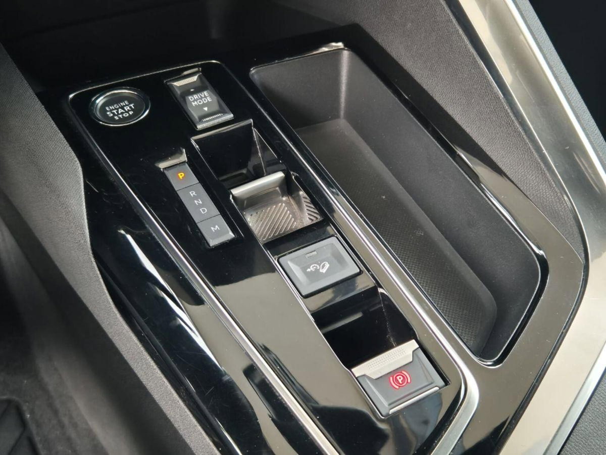 Peugeot 5008 BlueHDi 130 S&S Allure Pack (17)