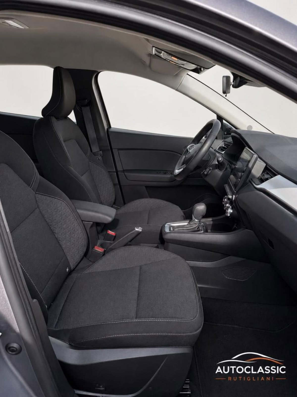 Renault Captur Plug-in Hybrid E-Tech 160 CV Engineered (10)