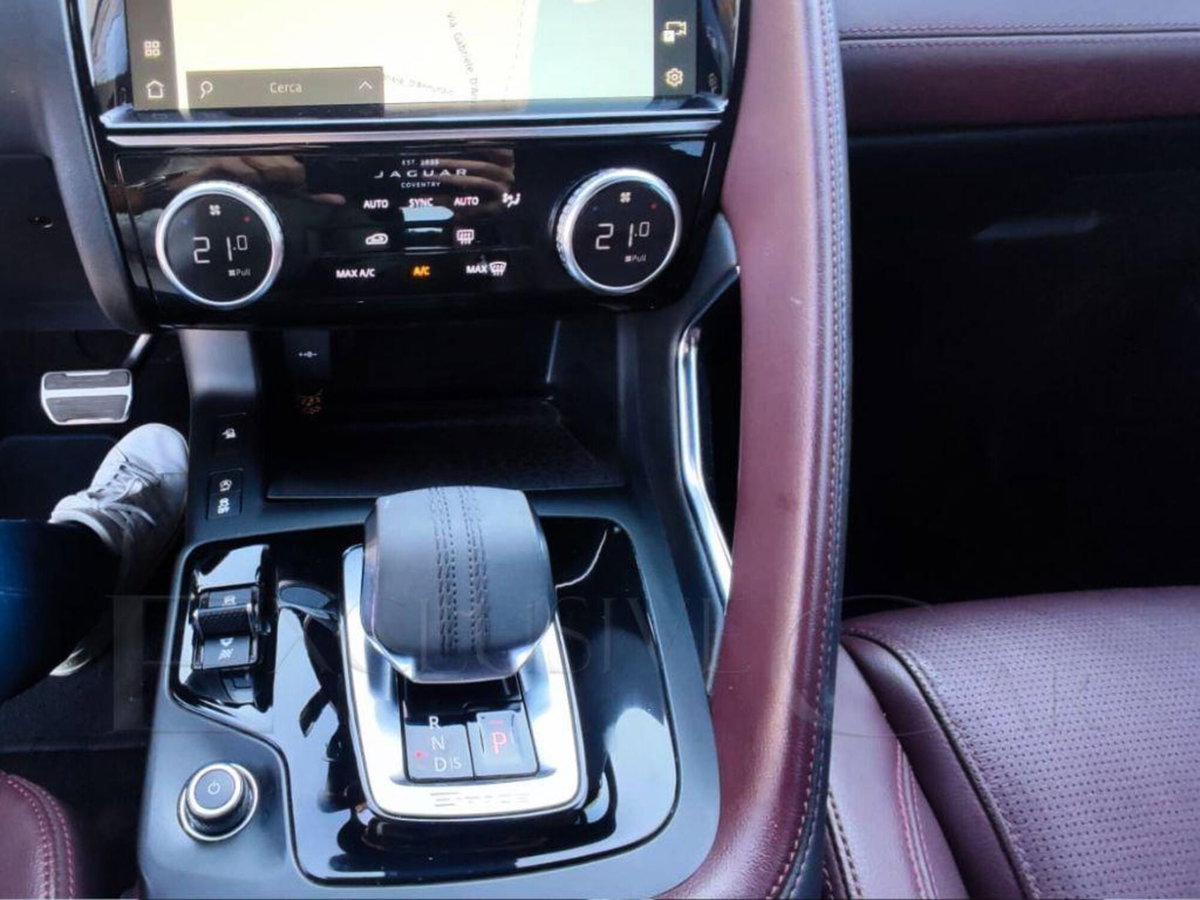 Jaguar E-Pace 2.0d i4 mhev R-Dynamic SE awd 204cv auto (16)