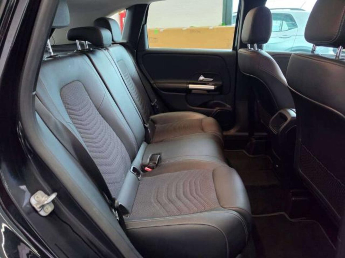 Mercedes-Benz Classe B 180 d Premium (12)