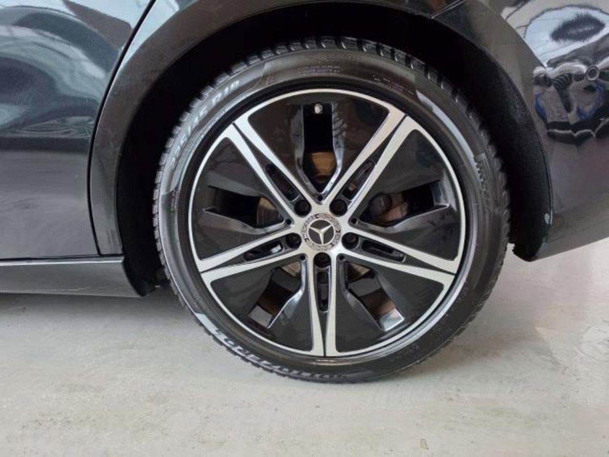 Mercedes-Benz Classe B 180 d Premium (14)