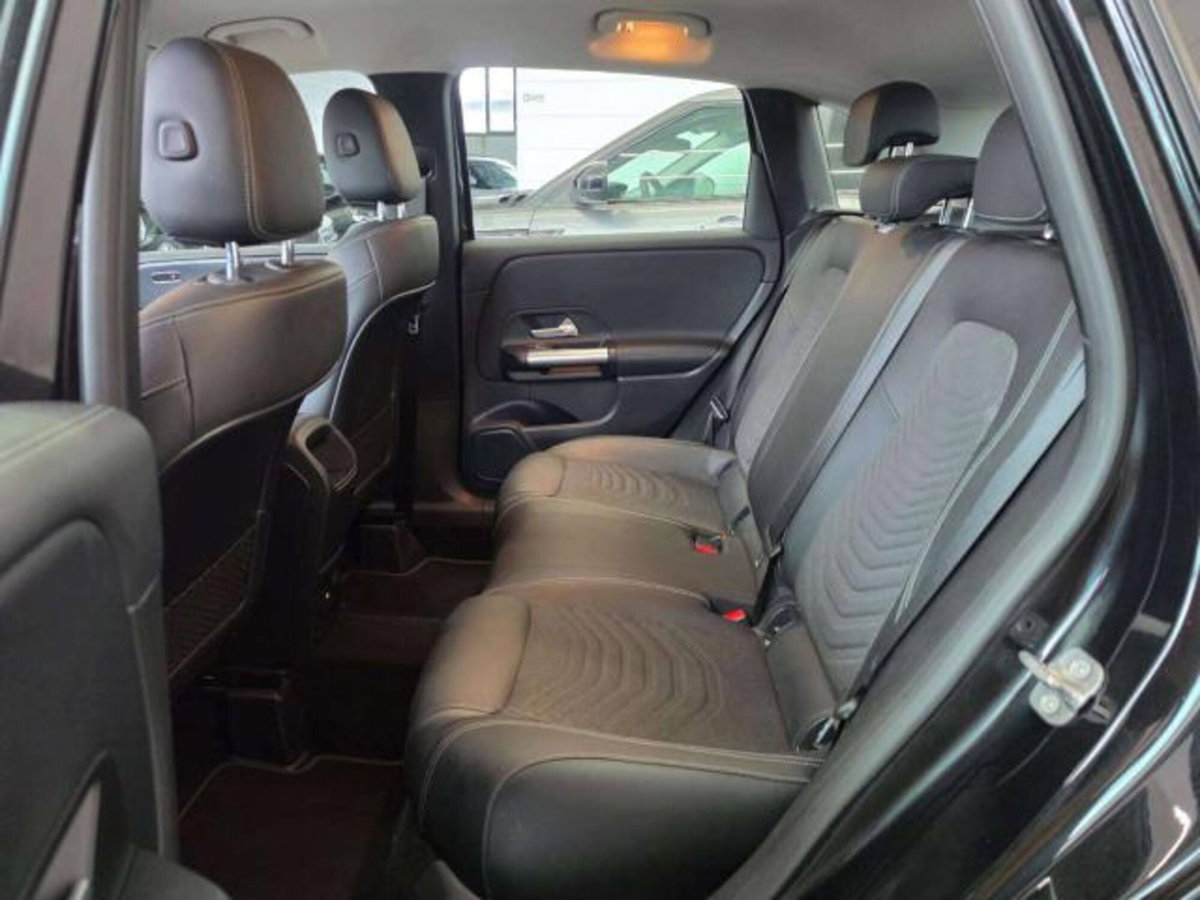 Mercedes-Benz Classe B 180 d Premium (9)