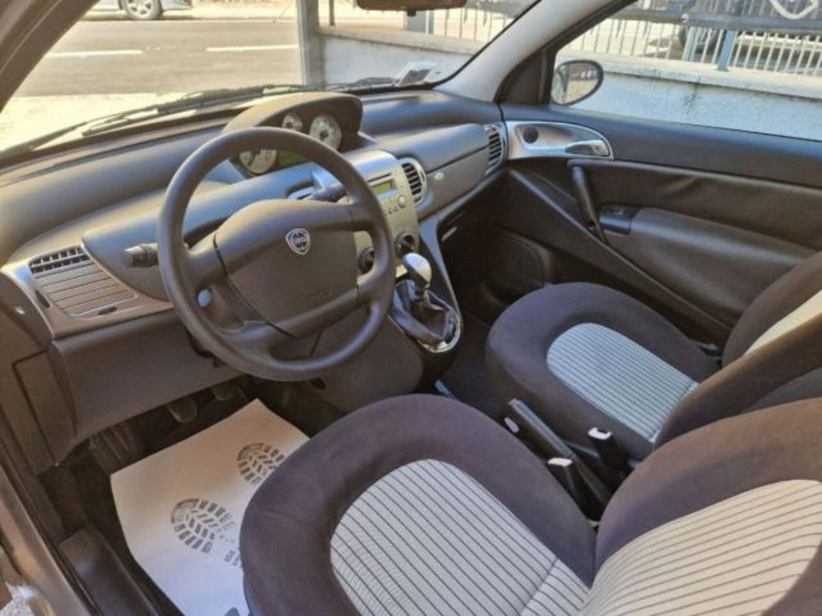 Lancia Ypsilon 1.2 Argento (6)