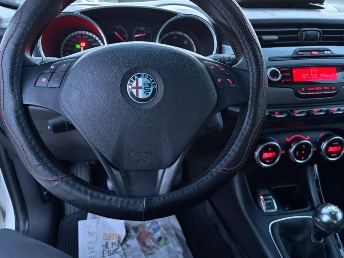 Alfa Romeo Giulietta 1.6 JTDm-2 Distinctive (11)