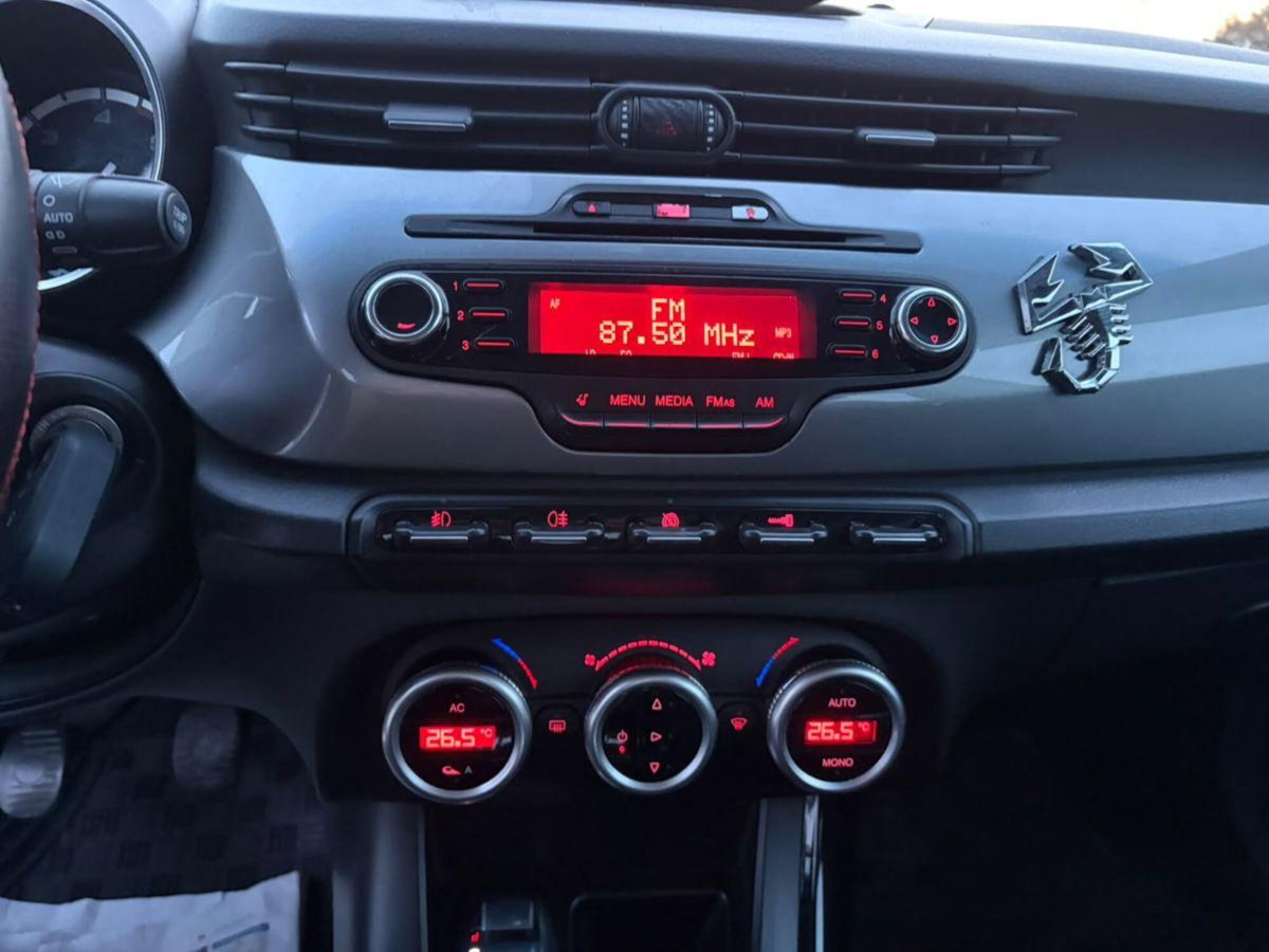 Alfa Romeo Giulietta 1.6 JTDm-2 Distinctive (12)