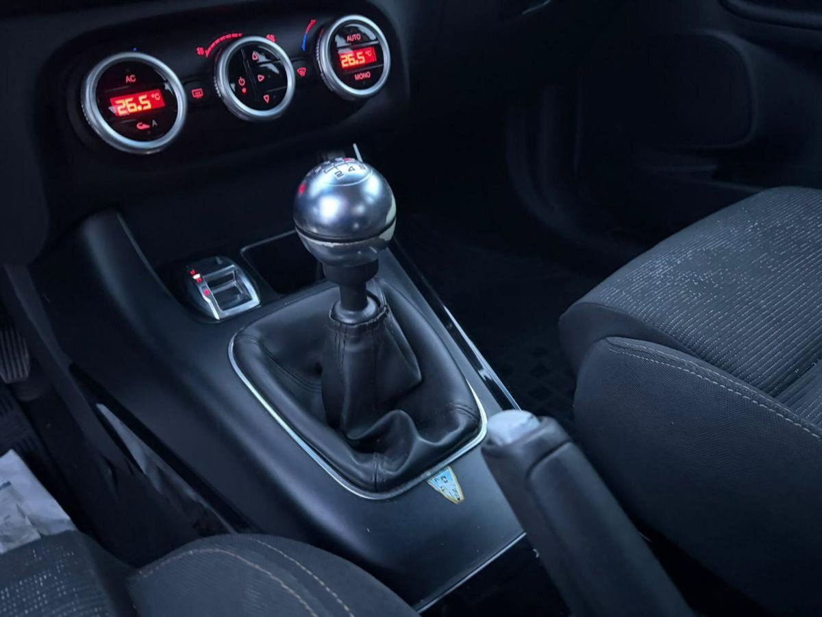 Alfa Romeo Giulietta 1.6 JTDm-2 Distinctive (13)
