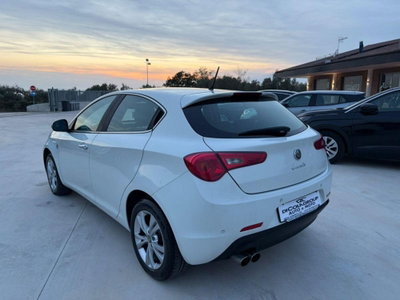 Alfa Romeo Giulietta 1.6 JTDm-2 Distinctive (4)
