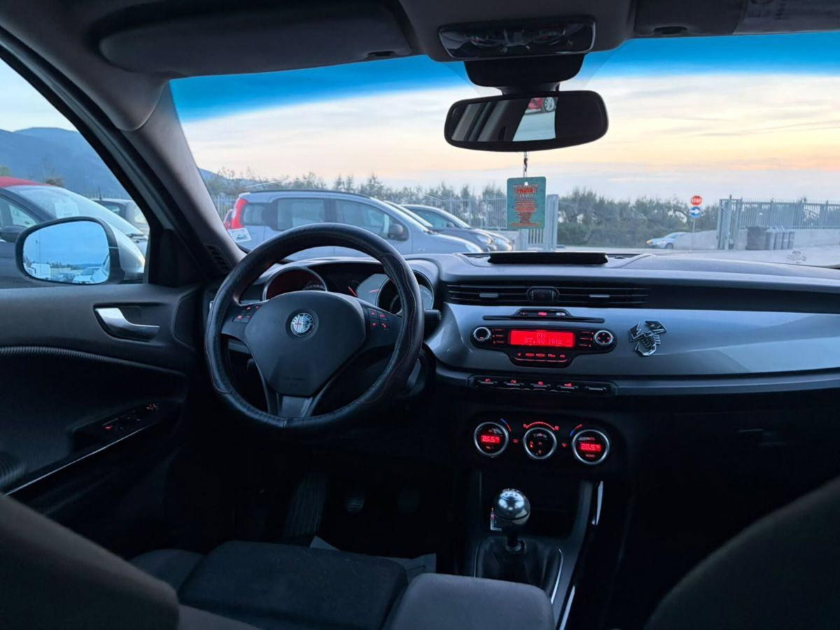 Alfa Romeo Giulietta 1.6 JTDm-2 Distinctive (7)