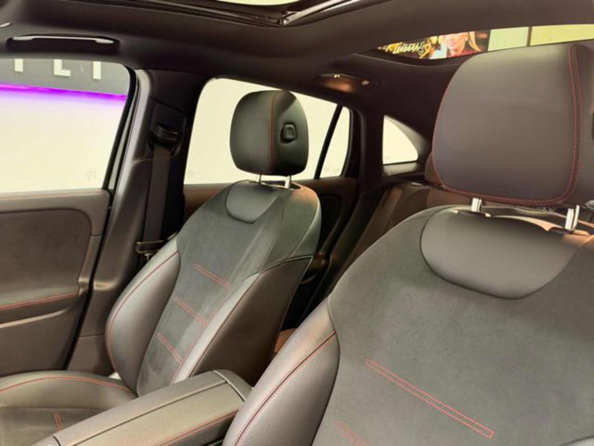 Mercedes-Benz GLA SUV 200 d Automatic Premium (15)