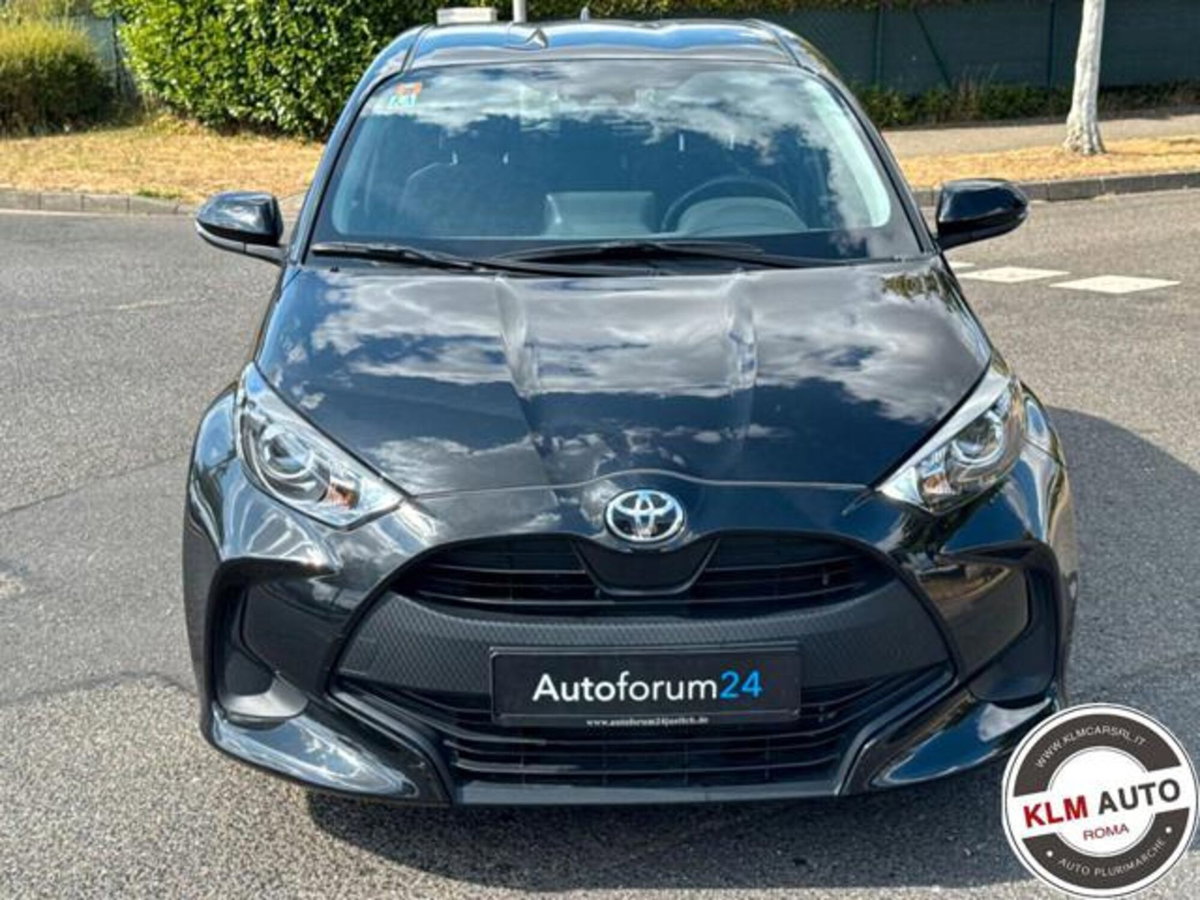 Toyota Yaris 1.0 5 porte Active (2)