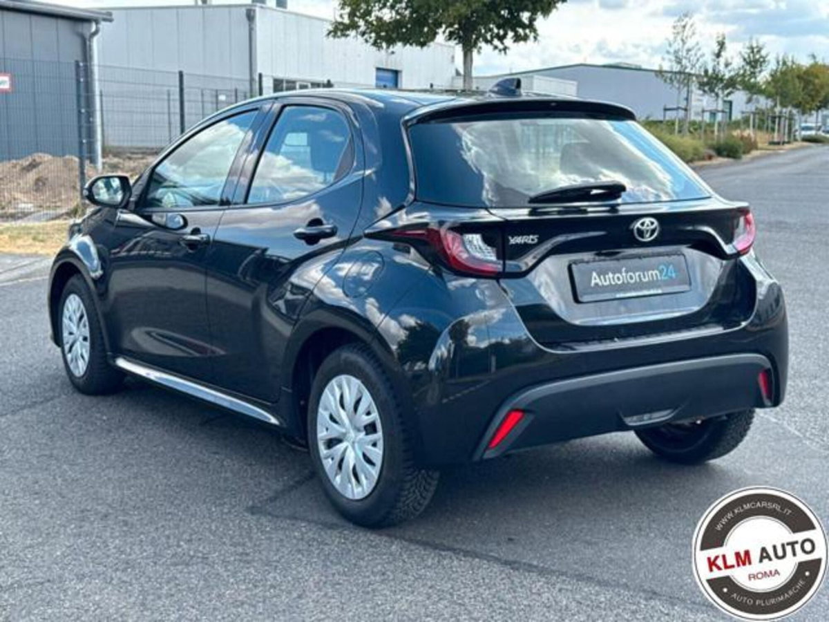 Toyota Yaris 1.0 5 porte Active (5)
