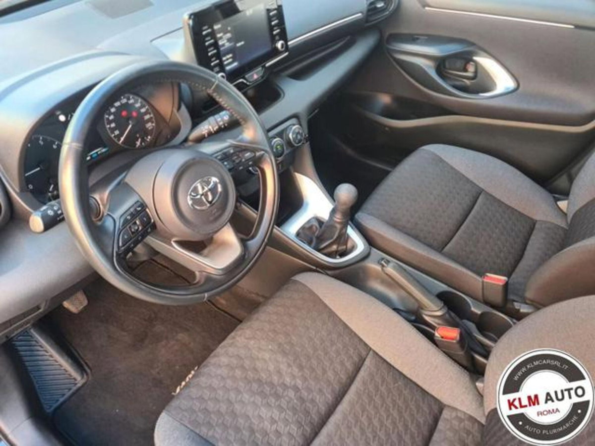 Toyota Yaris 1.0 5 porte Active (7)