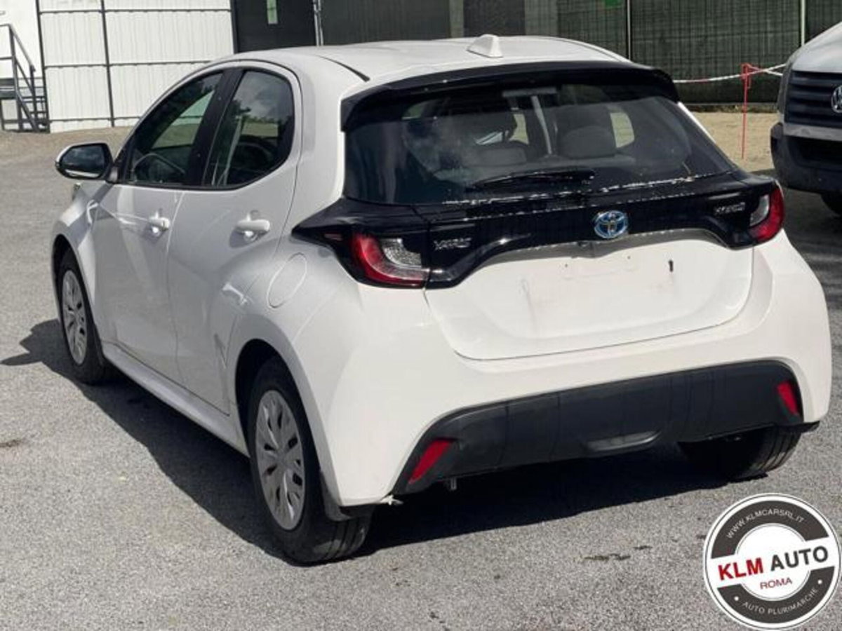 Toyota Yaris 1.5 Hybrid 5 porte Premiere (2)