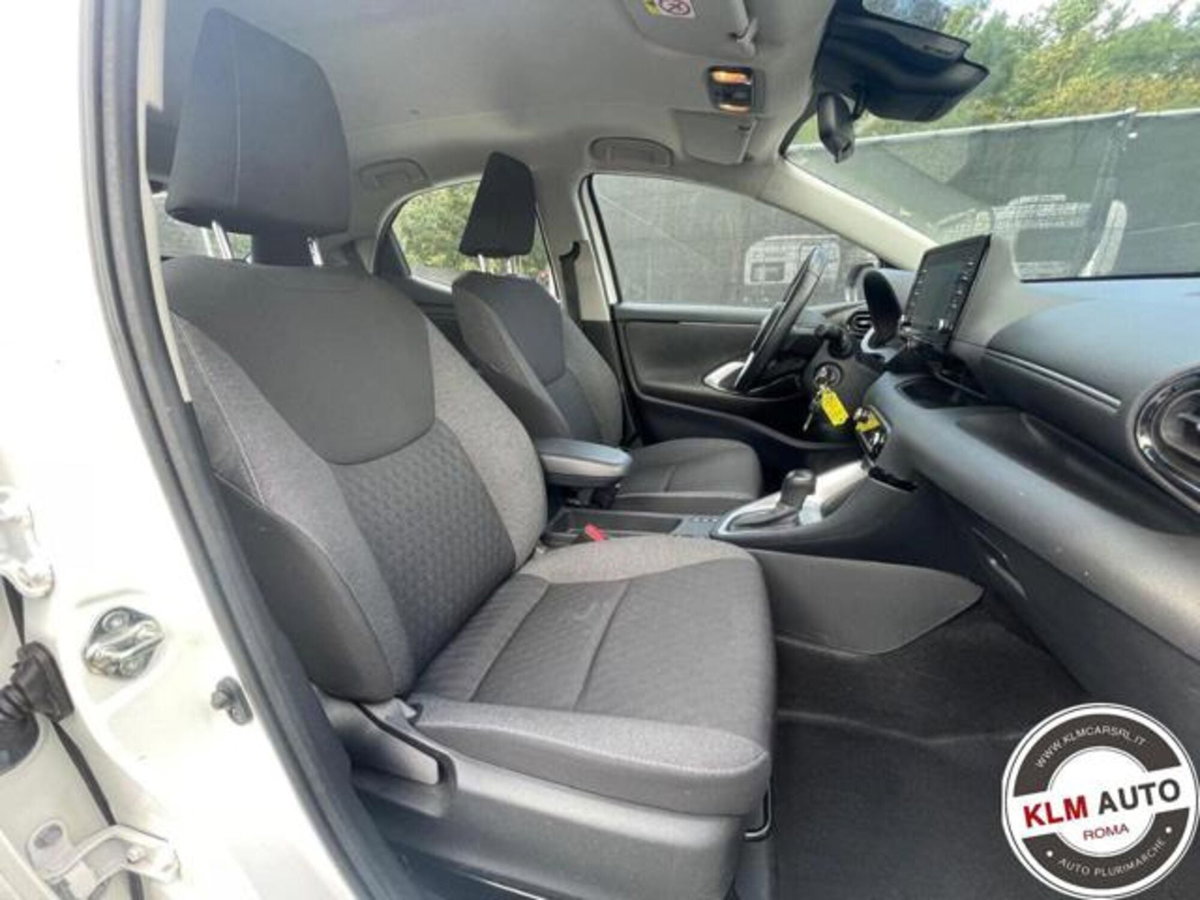 Toyota Yaris 1.5 Hybrid 5 porte Premiere (8)