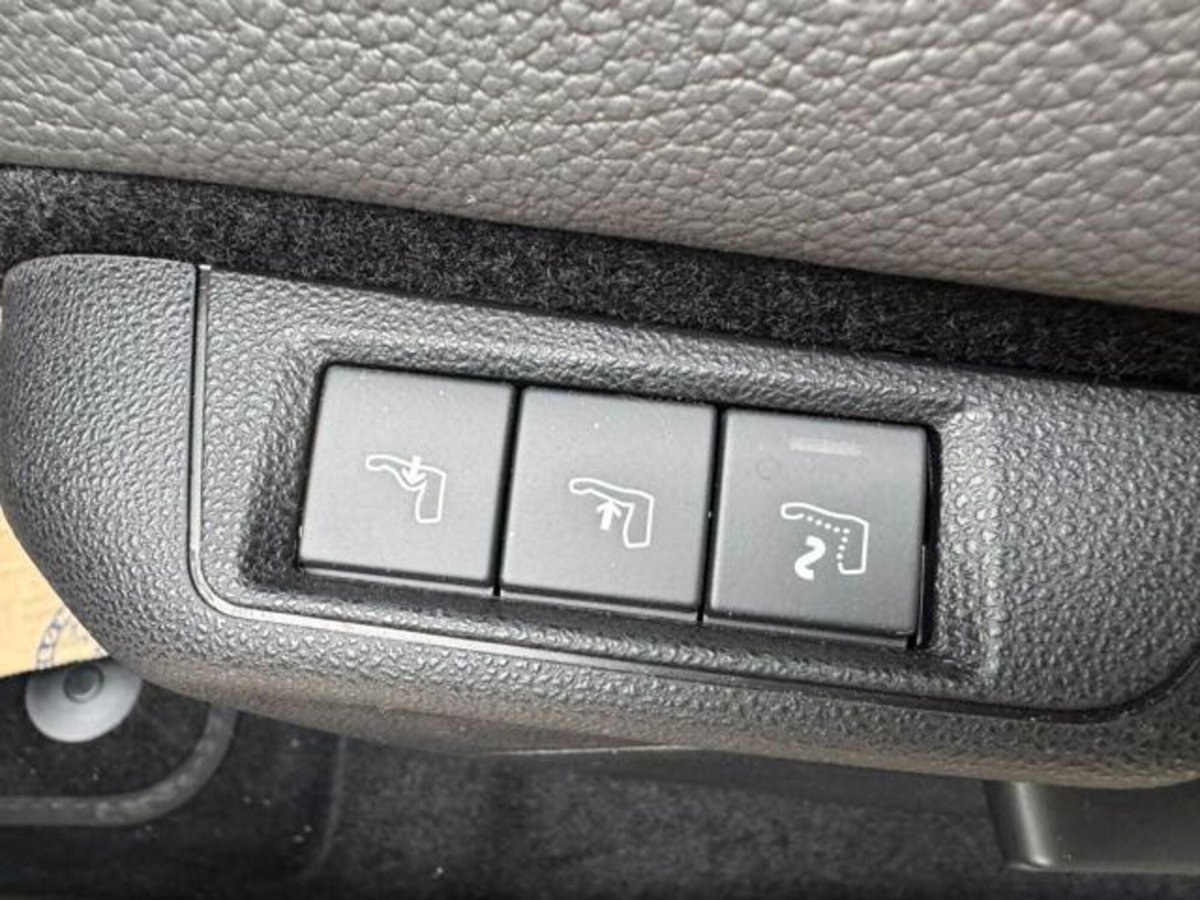 Jeep Avenger 1.2 turbo e-hybrid mhev Summit fwd 110cv edct6 (16)