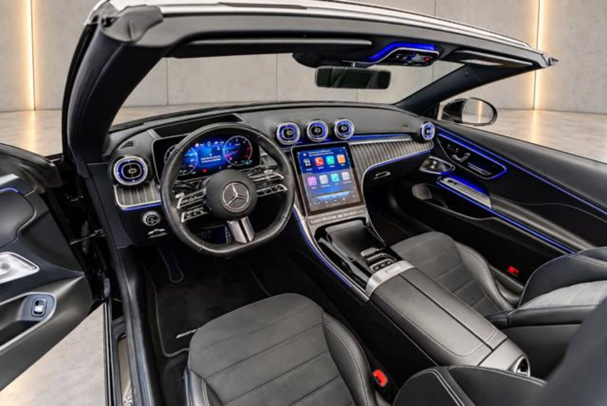 Mercedes-Benz CLE Cabrio 220 d AMG Line Premium Plus auto (11)