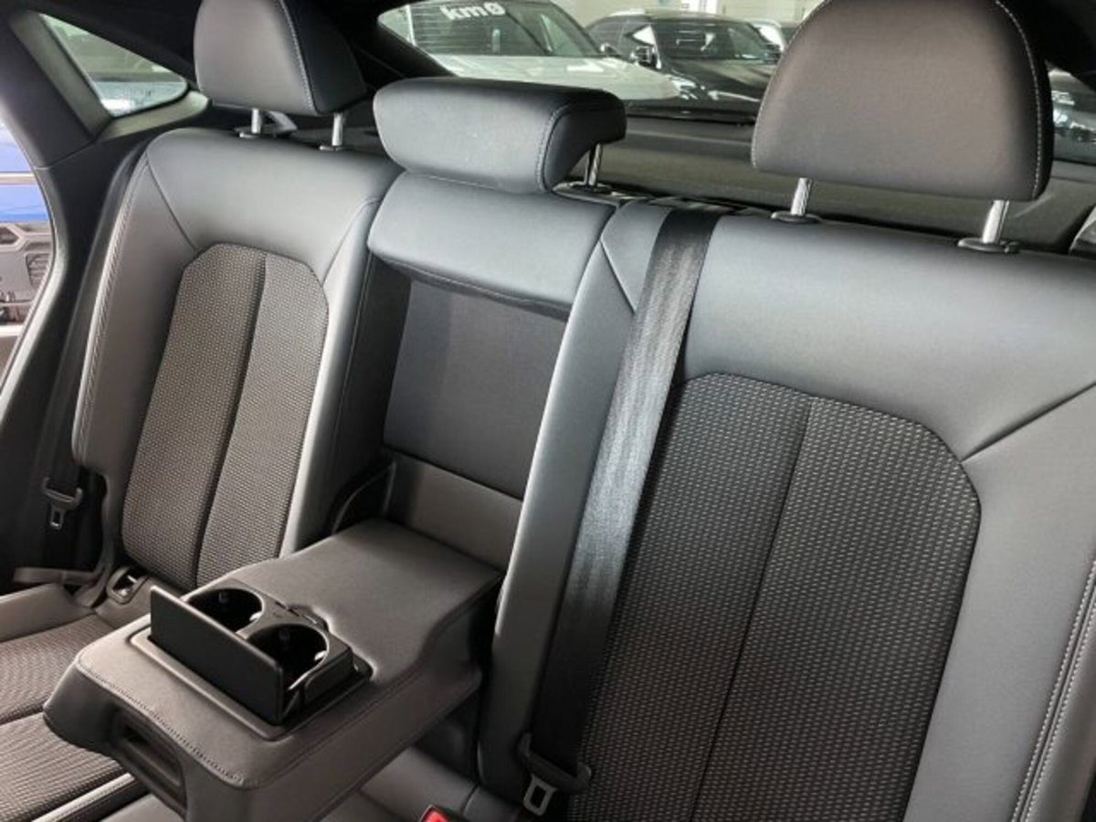 Audi Q3 Sportback 2.0 tdi Business 150cv s-tronic (8)