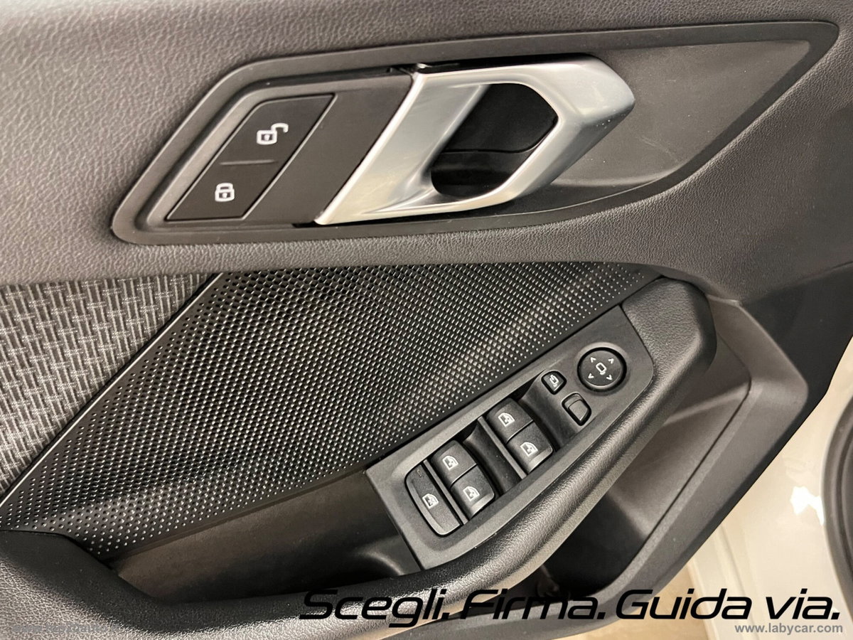 BMW Serie 1 116d 2.0 116CV cat 5 porte Attiva DPF (5)