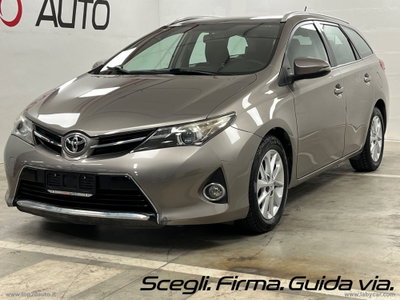 Toyota Auris 1.D-4D usata