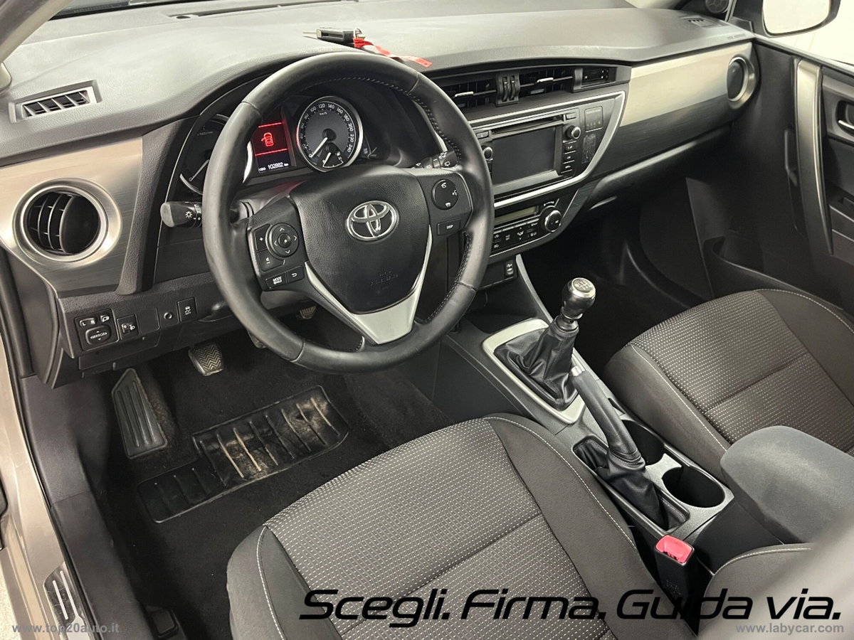 Toyota Auris 1.D-4D (6)