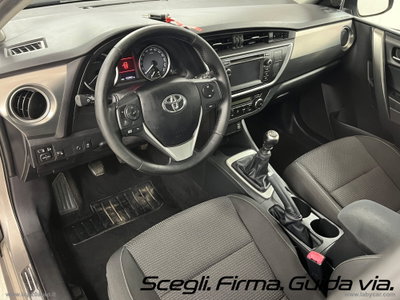 Toyota Auris 1.D-4D (6)