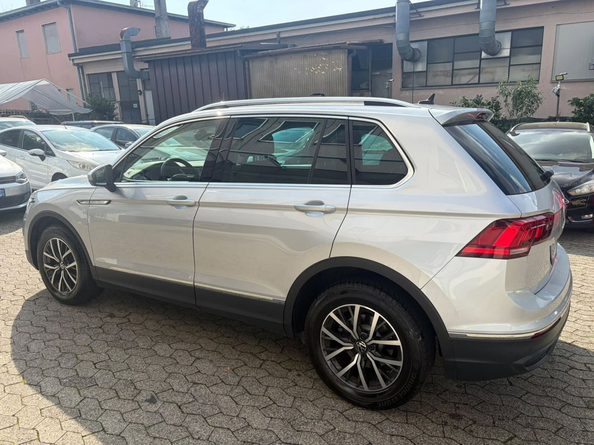 Volkswagen Tiguan 2.0 TDI 150 CV SCR DSG 4MOTION Life (4)