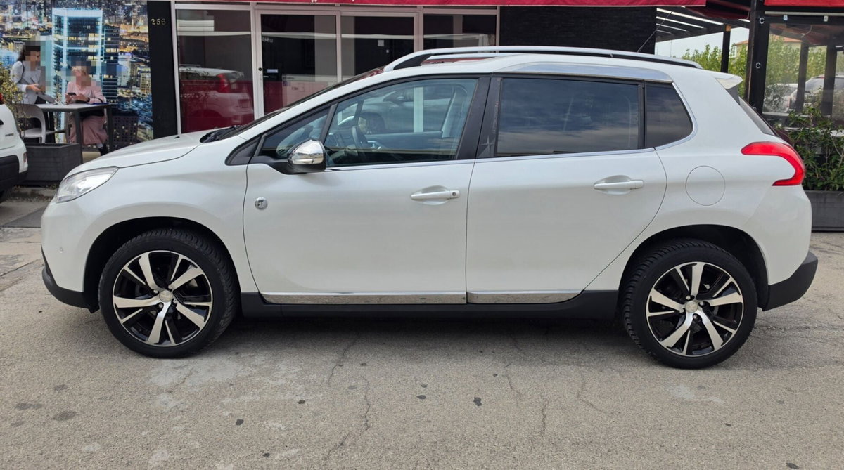 Peugeot 2008 120 S&S Allure (5)