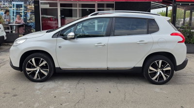 Peugeot 2008 120 S&S Allure (5)
