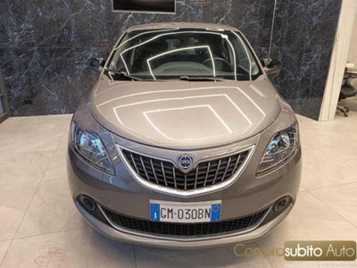 Lancia Ypsilon 1.0 FireFly 5 porte S&S Hybrid Ecochic Silver