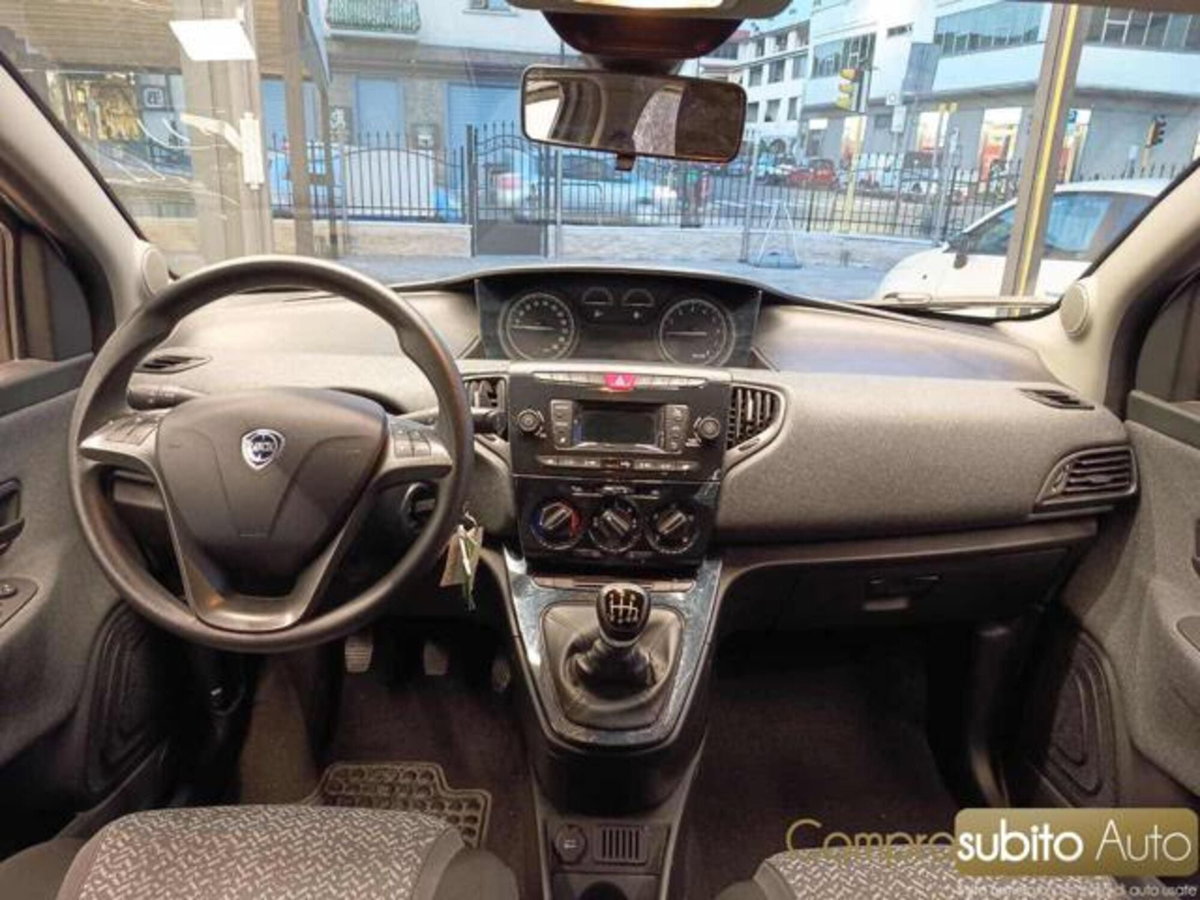 Lancia Ypsilon 1.0 FireFly 5 porte S&S Hybrid Ecochic Silver (10)