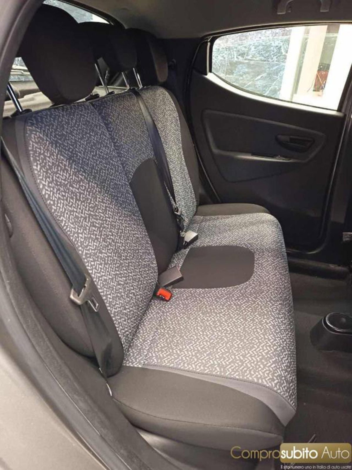 Lancia Ypsilon 1.0 FireFly 5 porte S&S Hybrid Ecochic Silver (12)