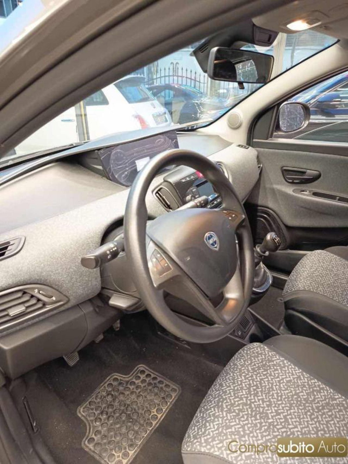 Lancia Ypsilon 1.0 FireFly 5 porte S&S Hybrid Ecochic Silver (15)